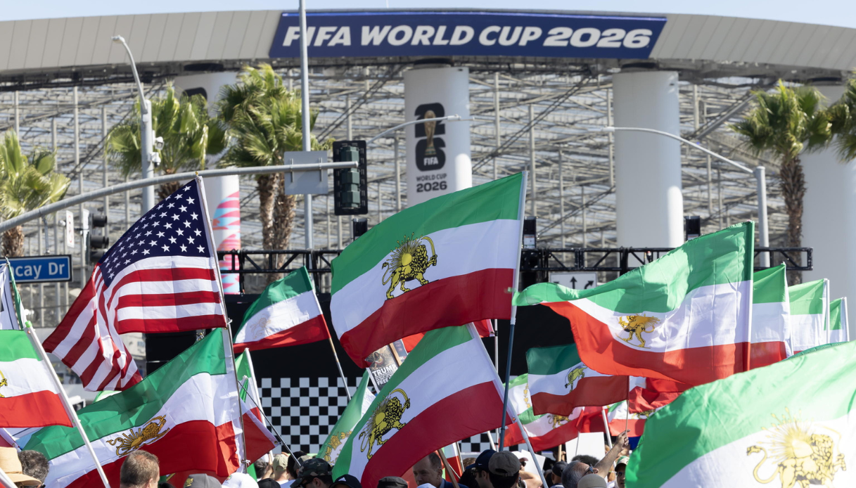 Mondiali 2026: Debutto Turbolento per l'Iran tra Tensioni Politiche e Fischia all'Inno