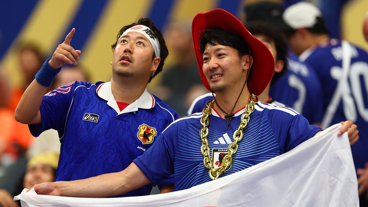 Mondiali 2026: La Lezione di Civiltà dei Tifosi Giapponesi che Puliscono lo Stadio