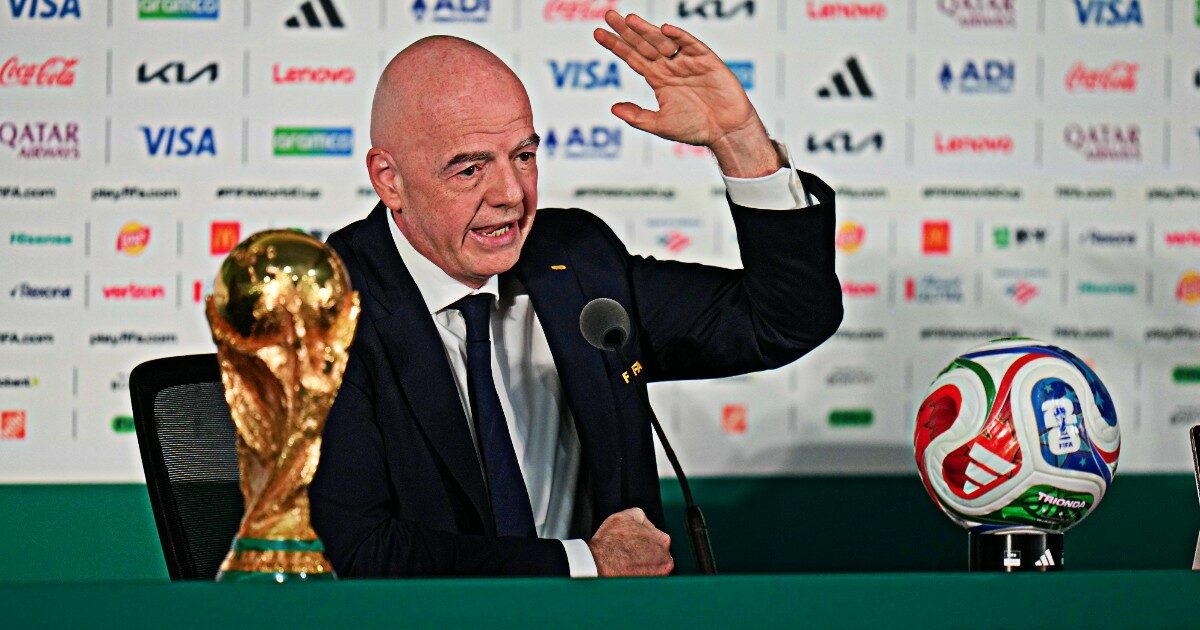 Mondiali 2026: Tra Ritardi Strategici e Pause Pubblicitarie, il Calcio Diventa Show