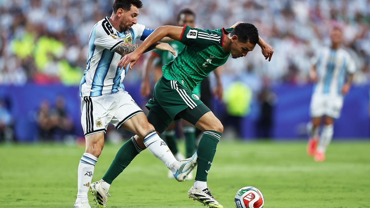 Mondiali 2026: Tripletta da record per Messi tra le polemiche per un mancato cartellino rosso
